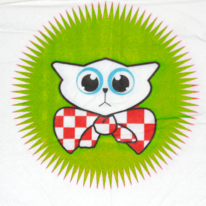 Katze mit rot-weißer Schleife grün